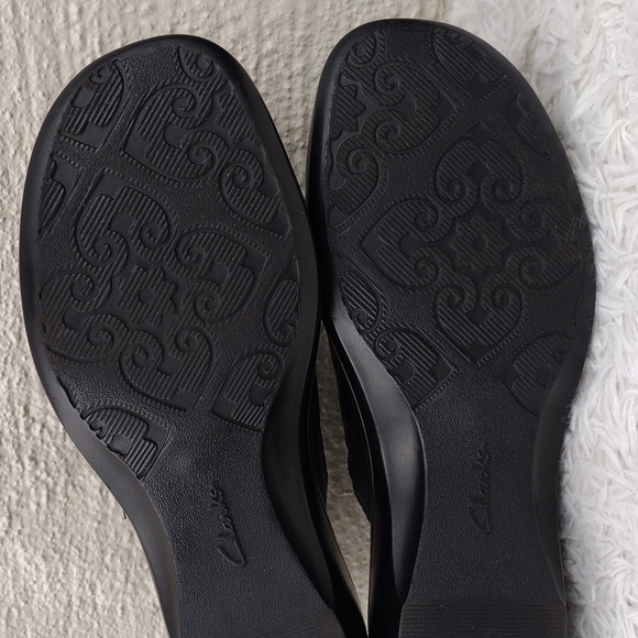 Clarks Black Leather Faux Button Strap Closed Toe Mid Heel Slip On Clog Shoe - Picture 8 of 16